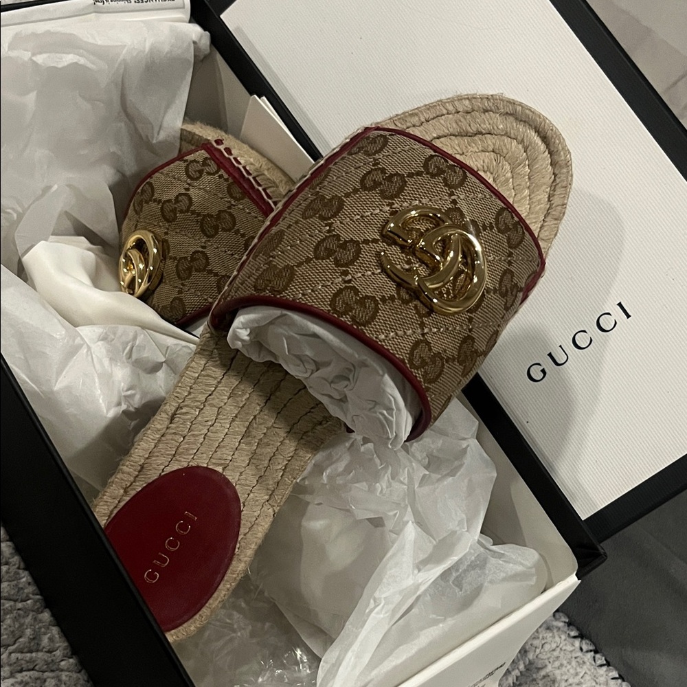 Gucci Women's Beige and Red Espadrille Slides